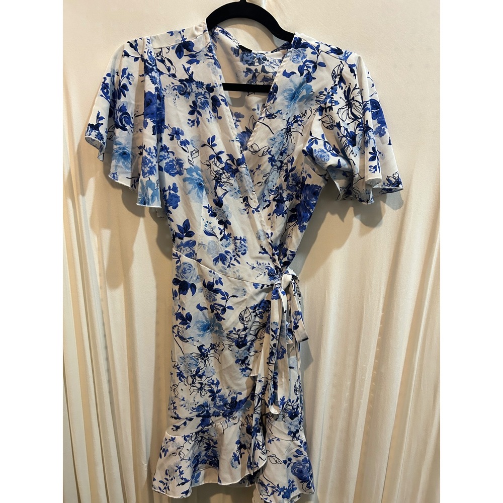 Shein Floral Wrap Dress‎ Women's White Blue Short Sleeve Ruffle Hem Summer